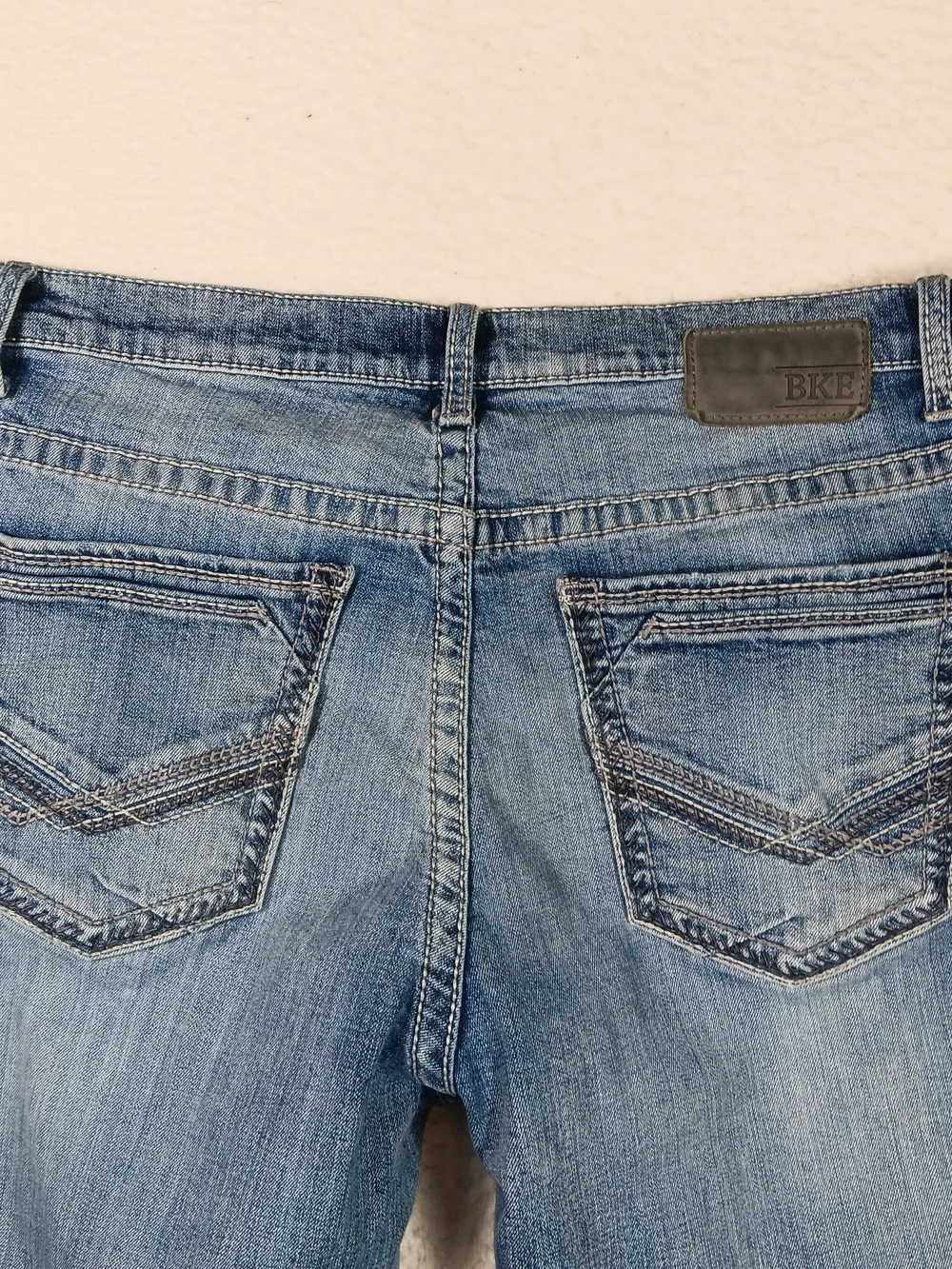 BKE Jeans Mens 38L 38x34 Blue Denim Tyler Straight Leg Whiskers Western Rodeo